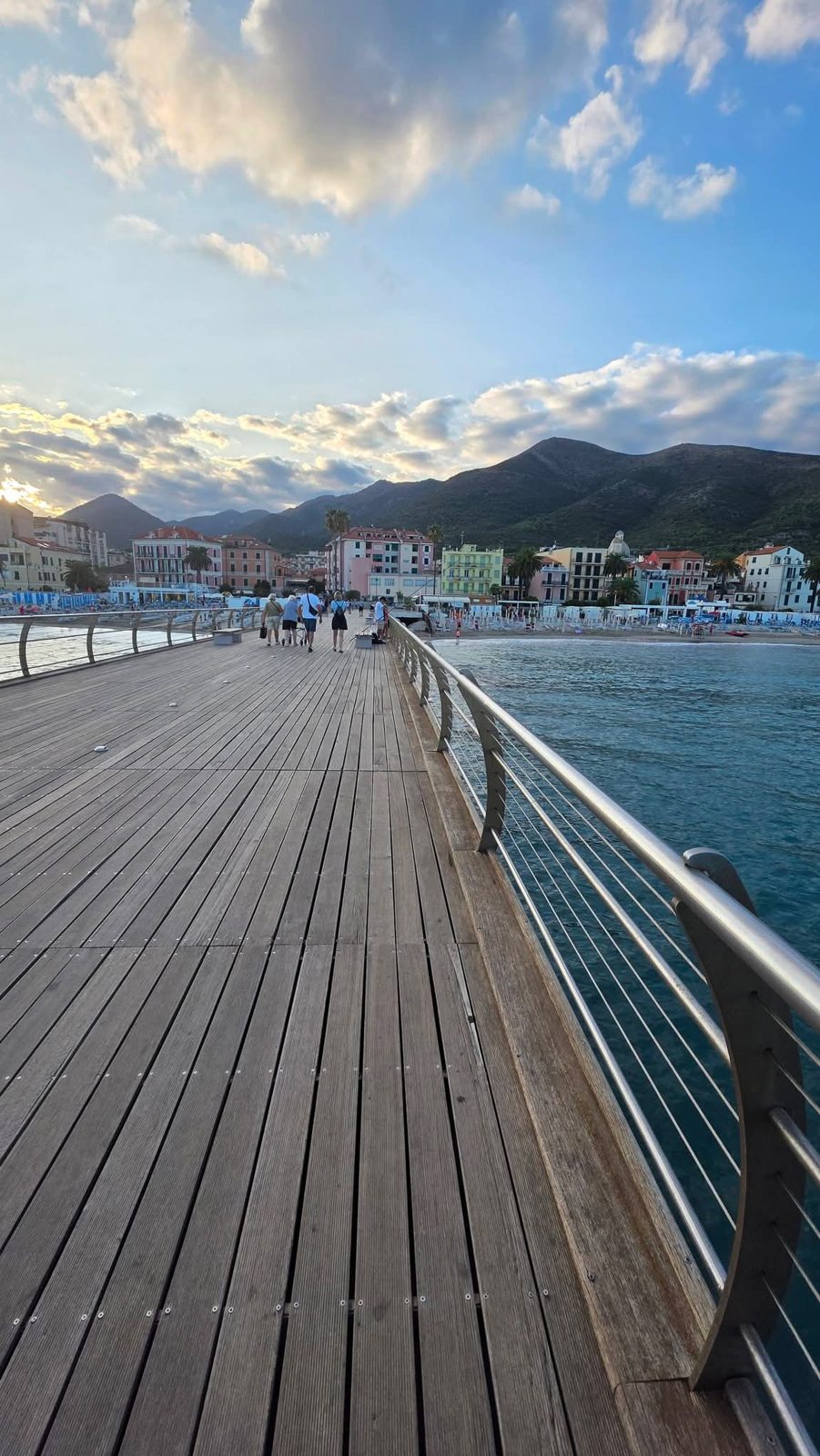 Passeggiata sul mare della Riviera ligure
